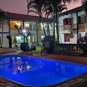 Apartamento Colonial 150m Da, Bombinhas